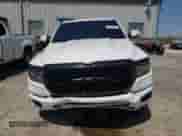 2020 Ram 1500 Big Horn z VIN 1C6SRFFT3LN241049, wystawiony jako Copart lot #61242945 z przebiegiem 55 386 mil mil oraz Szkoda całkowita • Salvage title. Historia ofert i sprzedaży dostępna na DreamBid. Obrazek 5.