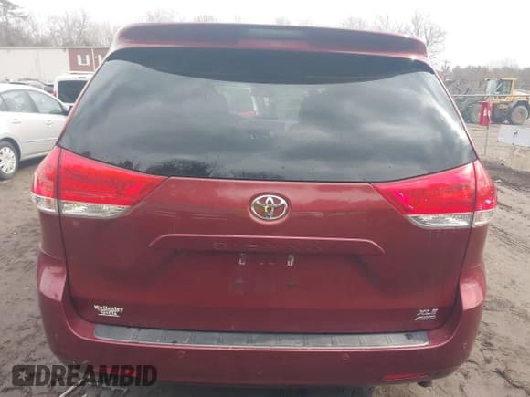 ✅ 2013 Toyota Sienna XLE • VIN: 5TDDK3DC5DS067049 • Lot: 41650425. Listed on IAAI with 128,380 mi. Free auction sales archive from the USA and detailed vehicle history report at DreamBid. Image 16.