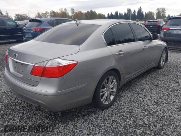 2011 Hyundai Genesis with VIN KMHGC4DF0BU134266, listed as a IAAI auction lot 43528523 with 179,365 mi miles and . Bid and sale history available at DreamBid. Image 4.