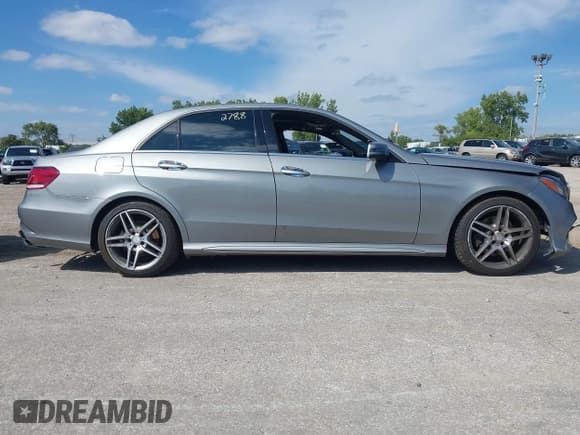 ✅ 2015 Mercedes-Benz E 350 Sport • VIN: WDDHF8JBXFB133335 • Lot: 43142788. Wystawiony na IAAI z przebiegiem 117 708 mil. Bezpłatny archiwum sprzedaży aukcyjnych z USA i szczegółowy raport historii pojazdu na DreamBid. Zdjęcie 13.
