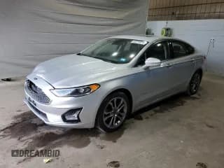 ✅ 2019 Ford Fusion Titanium • VIN: 3FA6P0RU2KR187617 • Lot: 69275975. Wystawiony na Copart z przebiegiem 111 707 mil. Bezpłatny archiwum sprzedaży aukcyjnych z USA i szczegółowy raport historii pojazdu na DreamBid. Zdjęcie 1.