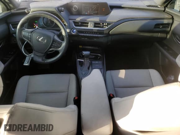 ✅ 2022 Lexus UX 250h F Sport • VIN: JTHE9JBHXN2057983 • Лот: 46143515. Опубликован ранее на Copart с пробегом 27 367 миль. Бесплатный доступ к архиву аукционных продаж из США и подробный отчёт об истории автомобиля на DreamBid. Изображение 8.