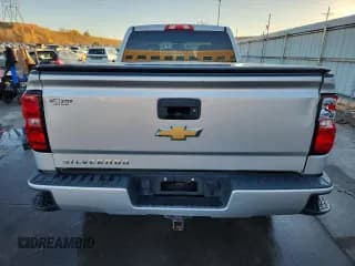 ✅ 2018 Chevrolet Silverado 1500 Custom • VIN: 1GCVKPEC1JZ158064 • Lot: 90245125. Wystawiony na Copart z przebiegiem 63 121 mil. Bezpłatny archiwum sprzedaży aukcyjnych z USA i szczegółowy raport historii pojazdu na DreamBid. Zdjęcie 6.