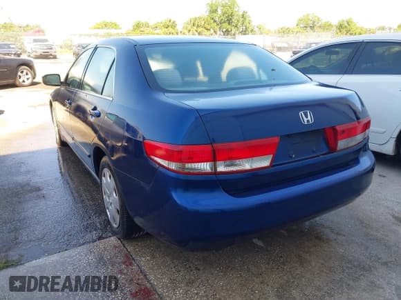 ✅ 2003 Honda Accord LX • VIN: 1HGCM66373A056992 • Lot: 42015579. Listed on IAAI with 202,840 mi. Free auction sales archive from the USA and detailed vehicle history report at DreamBid. Image 3.