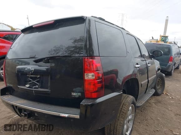 ✅ 2011 Chevrolet Tahoe LTZ • VIN: 1GNSKCE09BR135819 • Лот: 43570320. Опубликован ранее на IAAI с пробегом Не указан. Бесплатный доступ к архиву аукционных продаж из США и подробный отчёт об истории автомобиля на DreamBid. Изображение 4.