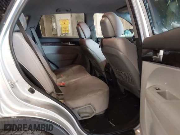 ✅ 2014 Kia Sorento LX • VIN: 5XYKT3A64EG453673 • Lot: 43795030. Listed on IAAI with 177,999 mi. Free auction sales archive from the USA and detailed vehicle history report at DreamBid. Image 8.