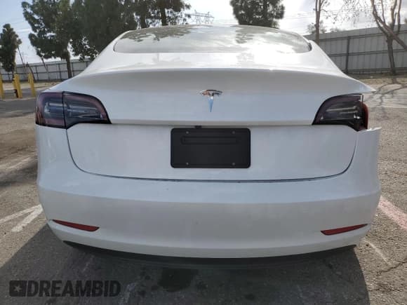 ✅ 2023 Tesla Model 3 • VIN: 5YJ3E1EA5PF486726 • Lot: 51659655. Wystawiony na Copart z przebiegiem 14 632 mil. Bezpłatny archiwum sprzedaży aukcyjnych z USA i szczegółowy raport historii pojazdu na DreamBid. Zdjęcie 6.