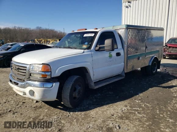 ✅ 2005 GMC Sierra 1500 • VIN: 1GDJC34UX5E335329 • Lot: 43461345. Wystawiony na Copart z przebiegiem Nie podano. Bezpłatny archiwum sprzedaży aukcyjnych z USA i szczegółowy raport historii pojazdu na DreamBid. Zdjęcie 1.