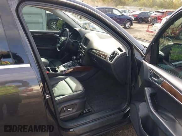 ✅ 2016 Audi Q5 Premium • VIN: WA1C2AFP0GA040126 • Lot: 43533540. Wystawiony na IAAI z przebiegiem 76 702 mil. Bezpłatny archiwum sprzedaży aukcyjnych z USA i szczegółowy raport historii pojazdu na DreamBid. Zdjęcie 5.