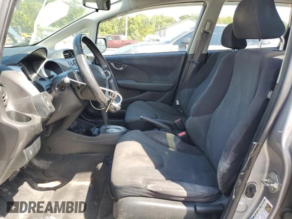 ✅ 2010 Honda Fit Sport • VIN: JHMGE8H61AS024559 • Lot: 80703055. Wystawiony na Copart z przebiegiem 141 527 mil. Bezpłatny archiwum sprzedaży aukcyjnych z USA i szczegółowy raport historii pojazdu na DreamBid. Zdjęcie 7.