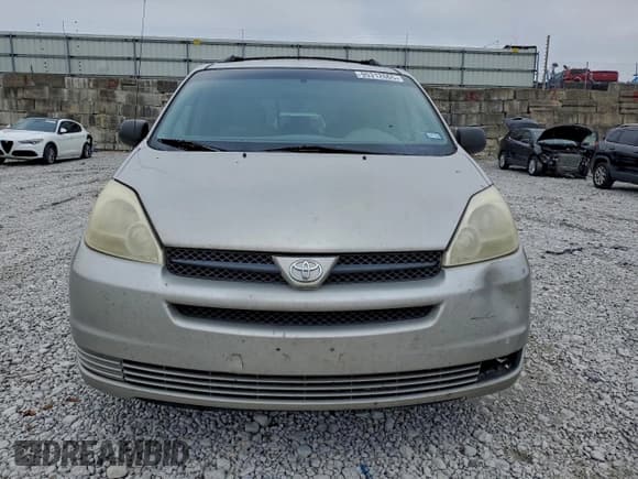 ✅ 2005 Toyota Sienna LE • VIN: 5TDZA23C85S230346 • Lot: 95312665. Wystawiony na Copart z przebiegiem 323 900 mil. Bezpłatny archiwum sprzedaży aukcyjnych z USA i szczegółowy raport historii pojazdu na DreamBid. Zdjęcie 5.