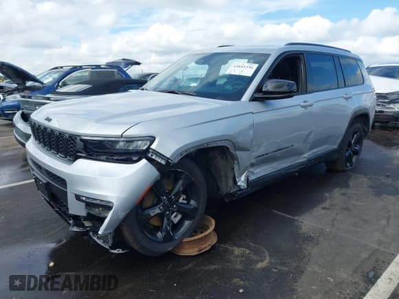 ✅ 2024 Jeep Grand Cherokee Limited • VIN: 1C4RJKBG1R8593375 • Lot: 43041236. Listed on IAAI with 8,584 mi. Free auction sales archive from the USA and detailed vehicle history report at DreamBid. Image 18.