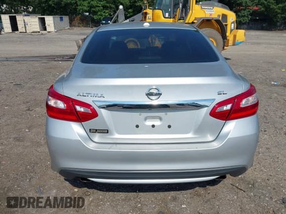 ✅ 2017 Nissan Altima SL • VIN: 1N4AL3APXHC210727 • Lot: 42578945. Listed on IAAI with 209,721 mi. Free auction sales archive from the USA and detailed vehicle history report at DreamBid. Image 16.