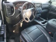 ✅ 2020 Chevrolet Silverado 1500 LT Trail Boss • VIN: 3GCPYFED2LG277688 • Lot: 78212544. Wystawiony na Copart z przebiegiem 47 231 mil. Bezpłatny archiwum sprzedaży aukcyjnych z USA i szczegółowy raport historii pojazdu na DreamBid. Zdjęcie 8.