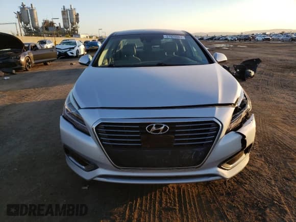 ✅ 2017 Hyundai Sonata Limited • VIN: KMHE34L36HA062353 • Lot: 37828863. Listed on Copart with 105,474 mi. Free auction sales archive from the USA and detailed vehicle history report at DreamBid. Image 5.