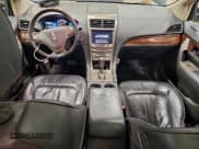 ✅ 2014 Lincoln MKX • VIN: 2LMDJ8JK6EBL13945 • Лот: 93388965. Опубликован ранее на Copart с пробегом 237 764 миль. Бесплатный доступ к архиву аукционных продаж из США и подробный отчёт об истории автомобиля на DreamBid. Изображение 8.