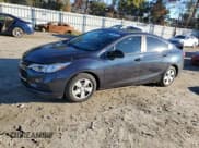 ✅ 2016 Chevrolet Cruze LS • VIN: 1G1BC5SM1G7232940 • Lot: 90646745. Wystawiony na Copart z przebiegiem 114 211 mil. Bezpłatny archiwum sprzedaży aukcyjnych z USA i szczegółowy raport historii pojazdu na DreamBid. Zdjęcie 1.