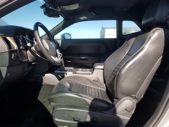 ✅ 2014 Dodge Challenger SXT • VIN: 2C3CDYAG5EH139561 • Lot: 81913514. Wystawiony na Copart z przebiegiem 112 020 mil. Bezpłatny archiwum sprzedaży aukcyjnych z USA i szczegółowy raport historii pojazdu na DreamBid. Zdjęcie 7.