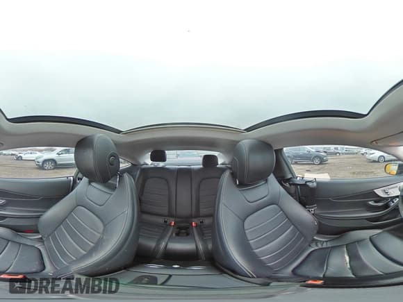 ✅ 2017 Mercedes-Benz C 300 • VIN: WDDWJ4KBXHF445664 • Lot: 93423565. Wystawiony na Copart z przebiegiem 50 632 mil. Bezpłatny archiwum sprzedaży aukcyjnych z USA i szczegółowy raport historii pojazdu na DreamBid. Zdjęcie 14.