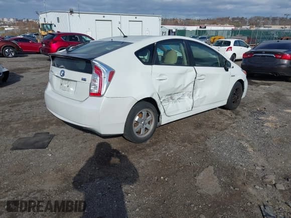 ✅ 2015 Toyota Prius Two • VIN: JTDKN3DU7F1889181 • Lot: 43662541. Listed on IAAI with 129,340 mi. Free auction sales archive from the USA and detailed vehicle history report at DreamBid. Image 4.
