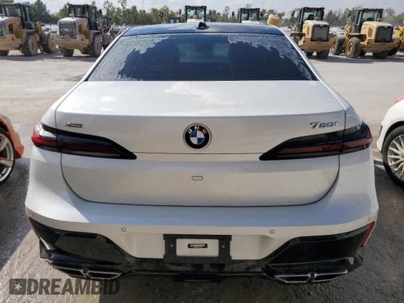 ✅ 2023 BMW 7 Series 760i xDrive • VIN: WBA33EJ06PCL49704 • Лот: 76090314. Опубликован ранее на Copart с пробегом 27 123 миль. Бесплатный доступ к архиву аукционных продаж из США и подробный отчёт об истории автомобиля на DreamBid. Изображение 6.