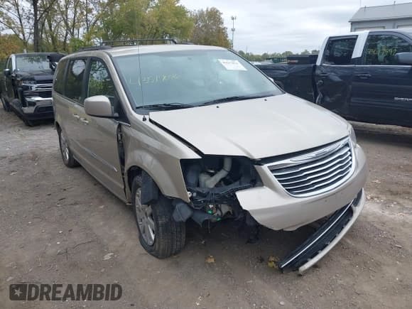 ✅ 2015 Chrysler Town & Country Touring • VIN: 2C4RC1BG6FR565236 • Лот: 43517076. Опубликован ранее на IAAI с пробегом 186 548 миль. Бесплатный доступ к архиву аукционных продаж из США и подробный отчёт об истории автомобиля на DreamBid. Изображение 1.