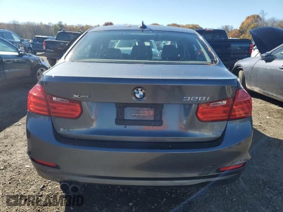 ✅ 2015 BMW 3 Series 328i xDrive • VIN: WBA3B5G57FNS12604 • Лот: 91360235. Опубликован ранее на Copart с пробегом 190 592 миль. Бесплатный доступ к архиву аукционных продаж из США и подробный отчёт об истории автомобиля на DreamBid. Изображение 6.