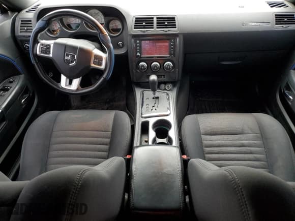 ✅ 2012 Dodge Challenger SXT • VIN: 2C3CDYAG7CH258015 • Lot: 44827605. Wystawiony na Copart z przebiegiem 131 539 mil. Bezpłatny archiwum sprzedaży aukcyjnych z USA i szczegółowy raport historii pojazdu na DreamBid. Zdjęcie 8.