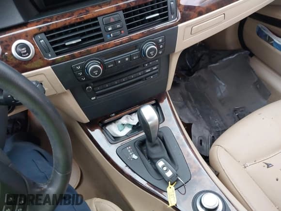 ✅ 2008 BMW 3 Series 328i • VIN: WBAVC53548F009582 • Лот: 43751515. Опубликован ранее на IAAI с пробегом 88 281 миль. Бесплатный доступ к архиву аукционных продаж из США и подробный отчёт об истории автомобиля на DreamBid. Изображение 11.