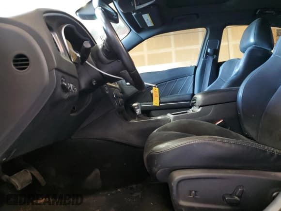 ✅ 2015 Dodge Charger Road/Track • VIN: 2C3CDXCT6FH738104 • Lot: 85203615. Wystawiony na Copart z przebiegiem 128 415 mil. Bezpłatny archiwum sprzedaży aukcyjnych z USA i szczegółowy raport historii pojazdu na DreamBid. Zdjęcie 7.