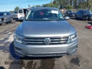 ✅ 2020 Volkswagen Tiguan SE • VIN: 3VV3B7AX4LM058983 • Lot: 43642498. Wystawiony na IAAI z przebiegiem 124 683 mil. Bezpłatny archiwum sprzedaży aukcyjnych z USA i szczegółowy raport historii pojazdu na DreamBid. Zdjęcie 12.