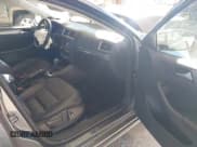 ✅ 2013 Volkswagen Jetta TDI w/Premium/Nav • VIN: 3VWLL7AJXDM406369 • Lot: 43319941. Wystawiony na IAAI z przebiegiem 153 621 mil. Bezpłatny archiwum sprzedaży aukcyjnych z USA i szczegółowy raport historii pojazdu na DreamBid. Zdjęcie 5.