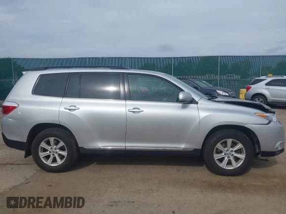 ✅ 2012 Toyota Highlander SE • VIN: 5TDBK3EHXCS114298 • Лот: 43489085. Опубликован ранее на IAAI с пробегом 55 381 миль. Бесплатный доступ к архиву аукционных продаж из США и подробный отчёт об истории автомобиля на DreamBid. Изображение 13.