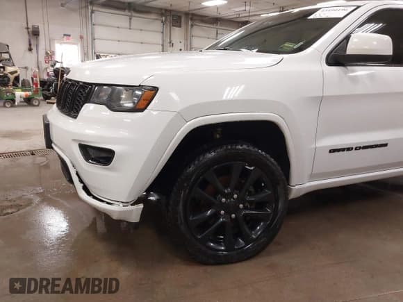 ✅ 2019 Jeep Grand Cherokee Altitude • VIN: 1C4RJFAG3KC838270 • Lot: 43490196. Wystawiony na IAAI z przebiegiem 87 496 mil. Bezpłatny archiwum sprzedaży aukcyjnych z USA i szczegółowy raport historii pojazdu na DreamBid. Zdjęcie 6.