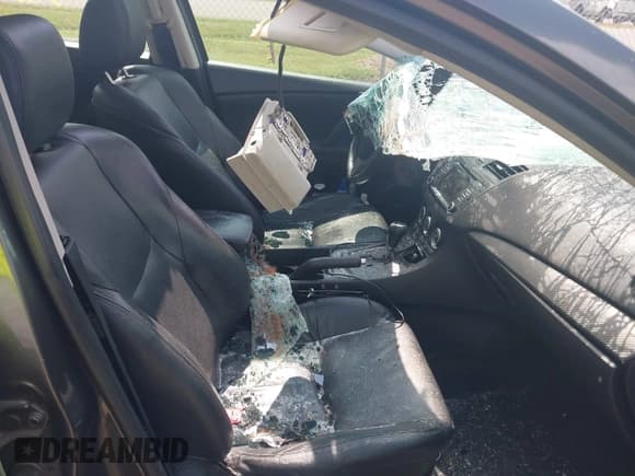 ✅ 2013 Mazda 3 i Grand Touring • VIN: JM1BL1WP5D1816017 • Lot: 42938828. Wystawiony na IAAI z przebiegiem 122 692 mil. Bezpłatny archiwum sprzedaży aukcyjnych z USA i szczegółowy raport historii pojazdu na DreamBid. Zdjęcie 5.