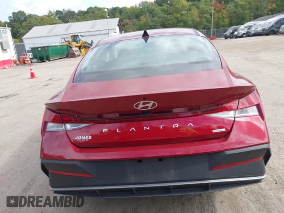 ✅ 2024 Hyundai Elantra Blue • VIN: KMHLM4DJ1RU106244 • Lot: 43387122. Listed on IAAI with 17,532 mi. Free auction sales archive from the USA and detailed vehicle history report at DreamBid. Image 16.