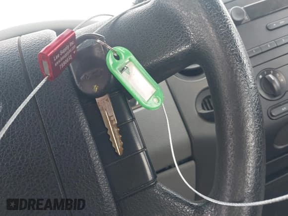 ✅ 2005 Ford F-150 XL • VIN: 1FTRF12255NA98298 • Лот: 43628677. Опубликован ранее на IAAI с пробегом 129 745 миль. Бесплатный доступ к архиву аукционных продаж из США и подробный отчёт об истории автомобиля на DreamBid. Изображение 11.