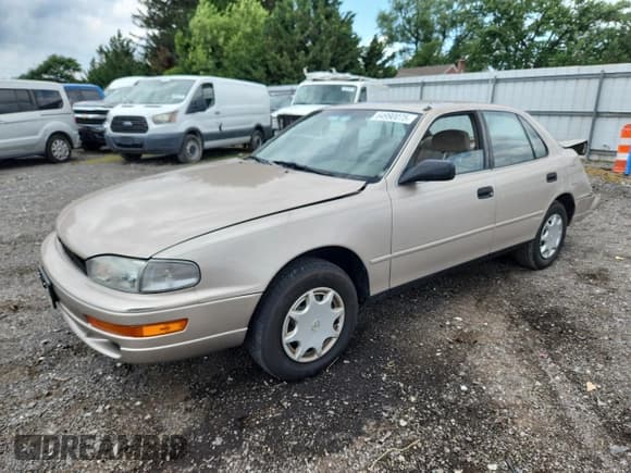 ✅ 1993 Toyota Camry DLX • VIN: 4T1SK11E6PU180747 • Lot: 64990075. Wystawiony na Copart z przebiegiem 109 692 mil. Bezpłatny archiwum sprzedaży aukcyjnych z USA i szczegółowy raport historii pojazdu na DreamBid. Zdjęcie 1.