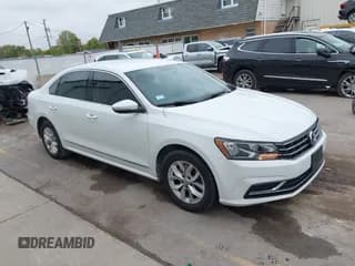 ✅ 2016 Volkswagen Passat S • VIN: 1VWAT7A3XGC040380 • Lot: 43458929. Wystawiony na IAAI z przebiegiem 58 845 mil. Bezpłatny archiwum sprzedaży aukcyjnych z USA i szczegółowy raport historii pojazdu na DreamBid. Zdjęcie 1.