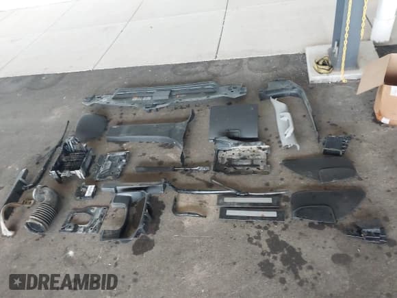 ✅ 2015 Chevrolet Silverado 2500HD LT • VIN: 1GC1KVE82FF105963 • Lot: 42234464. Listed on IAAI with Not provided. Free auction sales archive from the USA and detailed vehicle history report at DreamBid. Image 12.