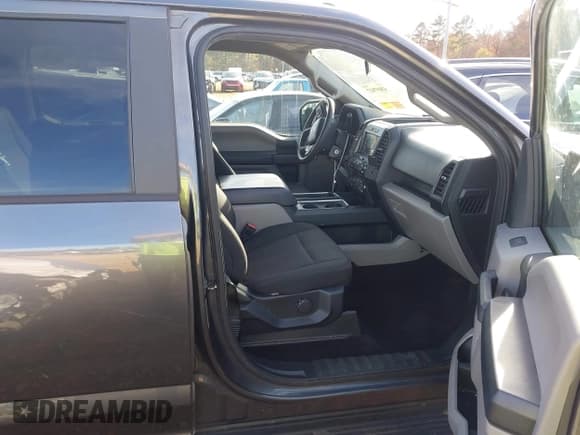 ✅ 2018 Ford F-150 XL • VIN: 1FTEW1EP4JFA59230 • Lot: 43697027. Listed on IAAI with 117,967 mi. Free auction sales archive from the USA and detailed vehicle history report at DreamBid. Image 5.