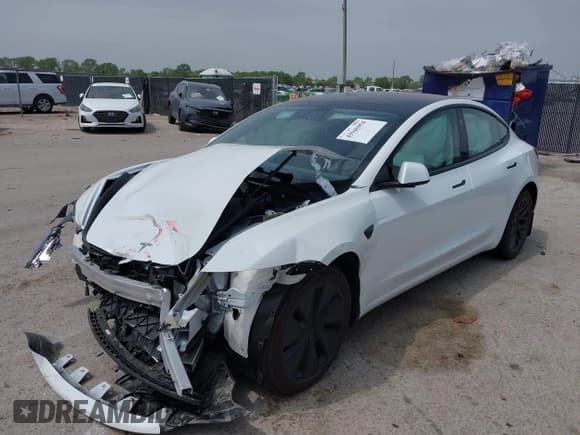 ✅ 2024 Tesla Model 3 • VIN: 5YJ3E1EAXRF853350 • Lot: 41946954. Wystawiony na IAAI z przebiegiem Nie podano. Bezpłatny archiwum sprzedaży aukcyjnych z USA i szczegółowy raport historii pojazdu na DreamBid. Zdjęcie 17.