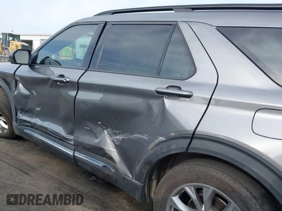 ✅ 2023 Ford Explorer XLT • VIN: 1FMSK7DH5PGB87020 • Lot: 42073764. Wystawiony na IAAI z przebiegiem 35 121 mil. Bezpłatny archiwum sprzedaży aukcyjnych z USA i szczegółowy raport historii pojazdu na DreamBid. Zdjęcie 14.