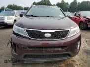 ✅ 2015 Kia Sorento LX • VIN: 5XYKT4A78FG581706 • Lot: 67238725. Wystawiony na Copart z przebiegiem 149 315 mil. Bezpłatny archiwum sprzedaży aukcyjnych z USA i szczegółowy raport historii pojazdu na DreamBid. Zdjęcie 5.