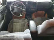 ✅ 1998 Chevrolet Blazer LS • VIN: 1GNDT13W7W2125774 • Lot: 63286745. Wystawiony na Copart z przebiegiem 142 305 mil. Bezpłatny archiwum sprzedaży aukcyjnych z USA i szczegółowy raport historii pojazdu na DreamBid. Zdjęcie 8.