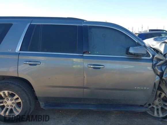 ✅ 2019 Chevrolet Tahoe LT • VIN: 1GNSCBKC4KR226552 • Lot: 43548303. Wystawiony na IAAI z przebiegiem Nie podano. Bezpłatny archiwum sprzedaży aukcyjnych z USA i szczegółowy raport historii pojazdu na DreamBid. Zdjęcie 14.
