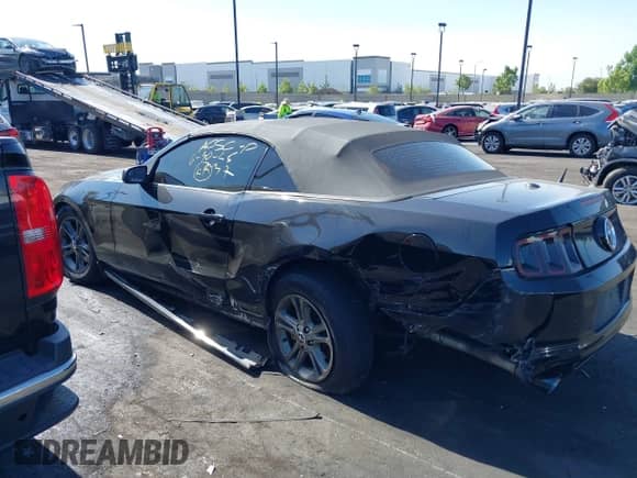 2014 Ford Mustang V6 с VIN 1ZVBP8EM7E5302357, выставлен на аукционе IAAI как лот 42639709 с пробегом 81 680 миль миль и . История ставок и продаж доступна на DreamBid. Изображение 14.