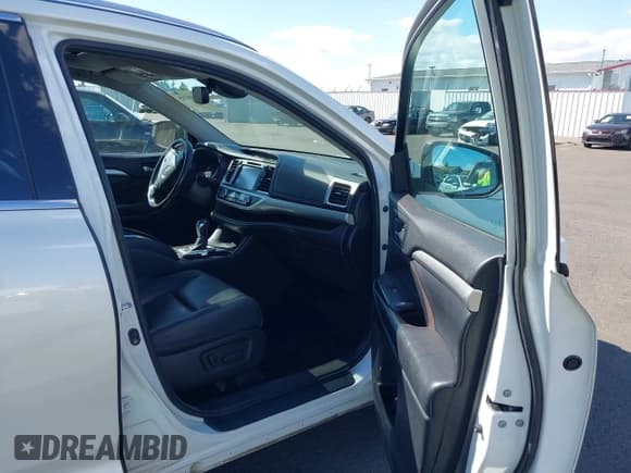 ✅ 2018 Toyota Highlander SE • VIN: 5TDJZRFH8JS872131 • Лот: 42989735. Опубликован ранее на IAAI с пробегом 148 086 миль. Бесплатный доступ к архиву аукционных продаж из США и подробный отчёт об истории автомобиля на DreamBid. Изображение 5.