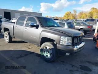 ✅ 2010 Chevrolet Silverado 1500 • VIN: 3GCXKTE27AG261479 • Lot: 43635635. Wystawiony na IAAI z przebiegiem 232 696 mil. Bezpłatny archiwum sprzedaży aukcyjnych z USA i szczegółowy raport historii pojazdu na DreamBid. Zdjęcie 1.