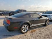 ✅ 2007 Ford Mustang Deluxe • VIN: 1ZVFT80N275253987 • Lot: 84602475. Wystawiony na Copart z przebiegiem Nie podano. Bezpłatny archiwum sprzedaży aukcyjnych z USA i szczegółowy raport historii pojazdu na DreamBid. Zdjęcie 3.